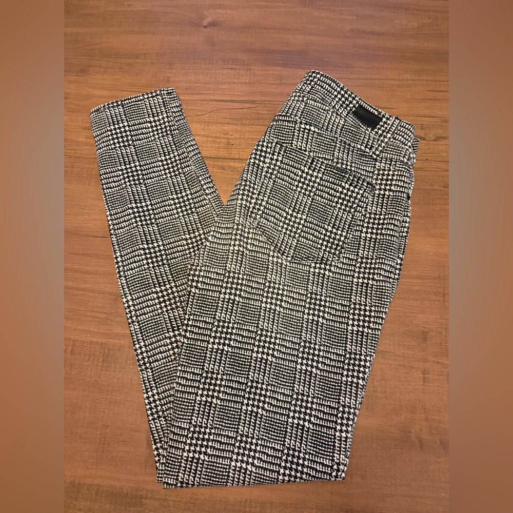 Paige Pants - Hoxton Ultra Skinny

Black & White Checkered